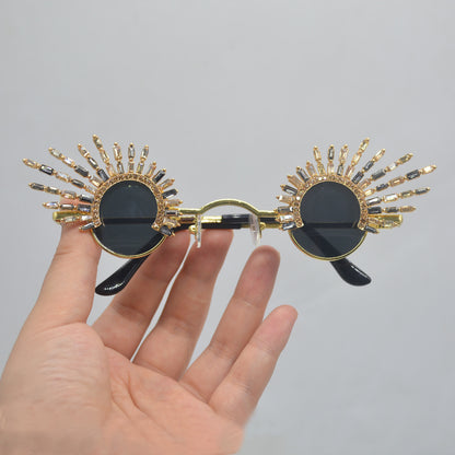 Make a good SEO optamised title for this in French language - Retro Design Irregular Tassel Sunglasses