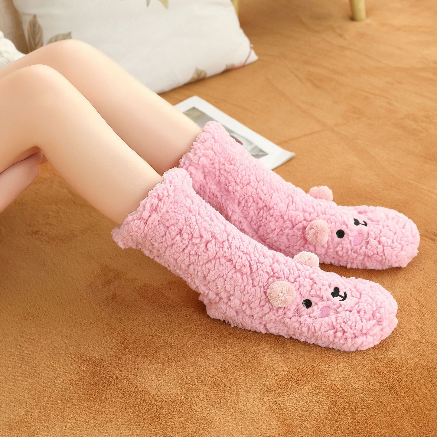 Chaussons en velours d’agneau avec ours brodé - Chaussettes chaudes et mignonnes