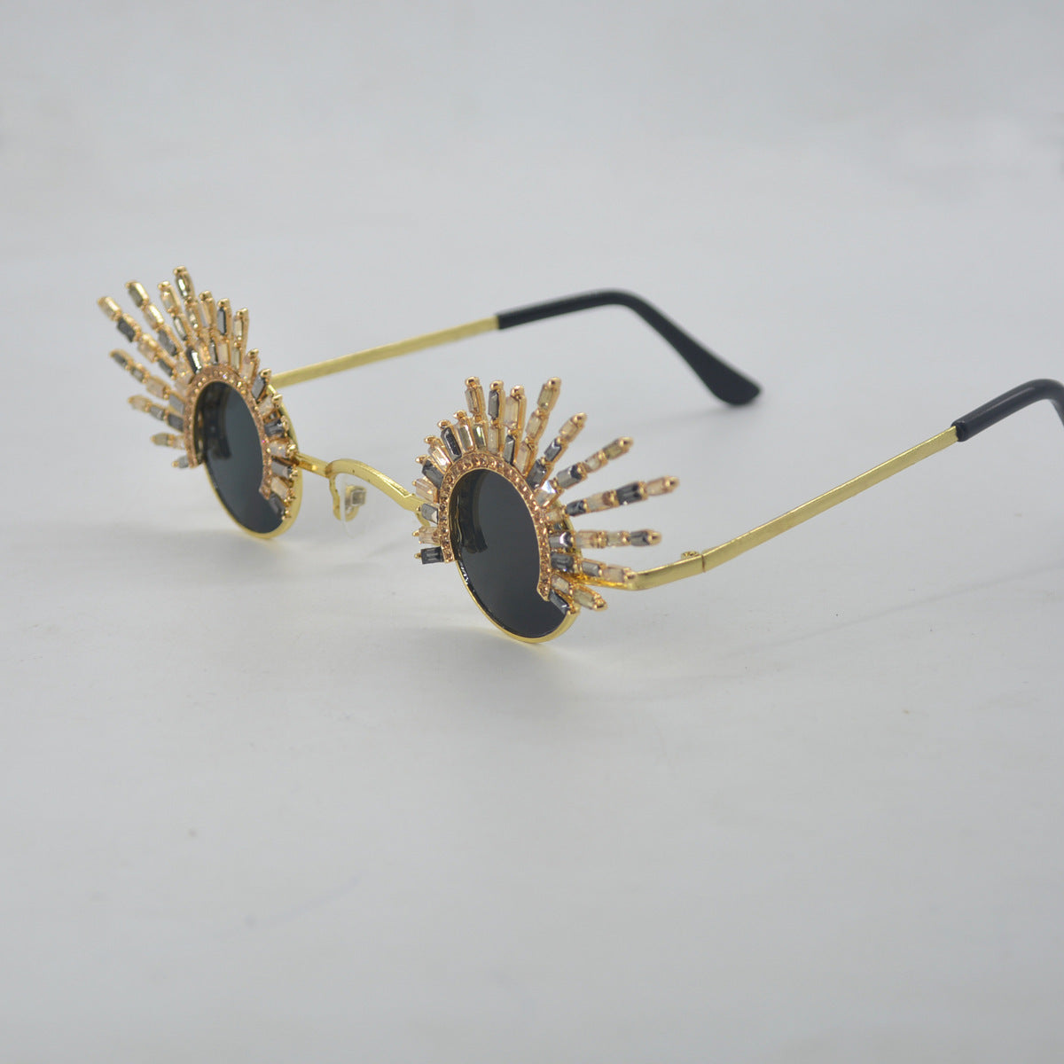 Make a good SEO optamised title for this in French language - Retro Design Irregular Tassel Sunglasses